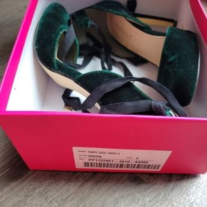 Emerald green velvety lace up pumps